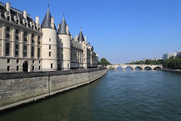 Highly recommended: the Conciergerie.